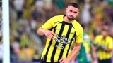 الدولي الجزائري حسام عوّار