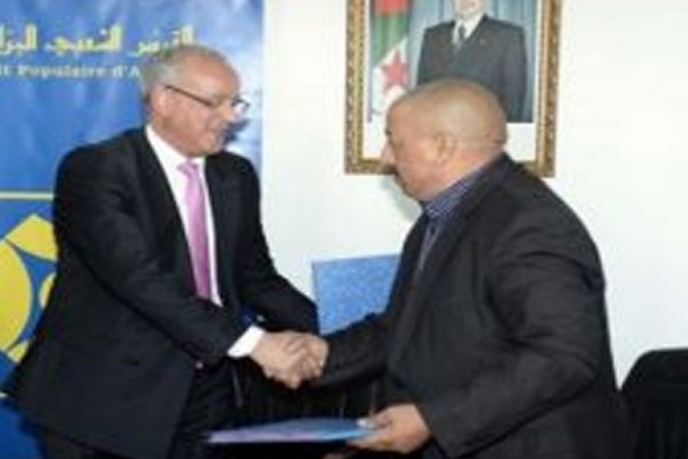 توقيع اتفاقية قرض استهلاكي مع القرض الشعبي