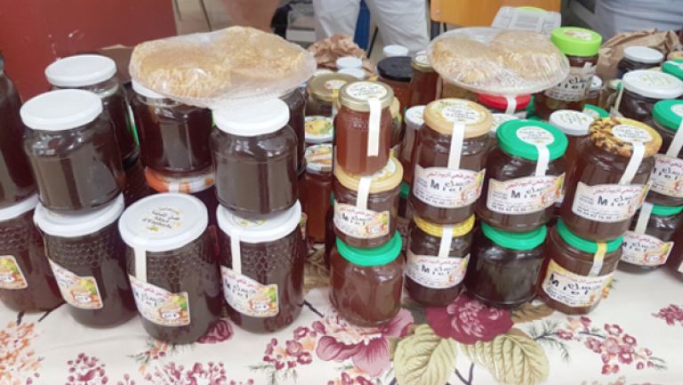 إقبال على العسل الطبيعي ومنتجات الخلية ببومرداس