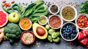 أغذية ترفع الكولسترول وبعضها يخفضه