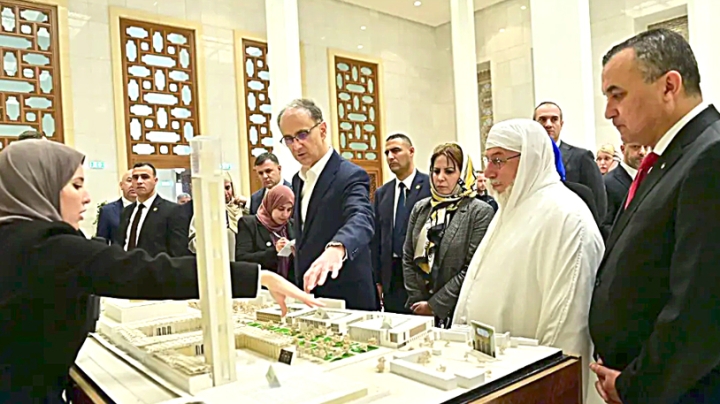 رئيس وزراء صربيا يزور جامع الجزائر