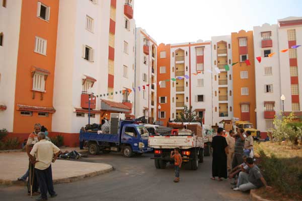 ترحيل 438 عائلة تقطن بيوتا قصديرية