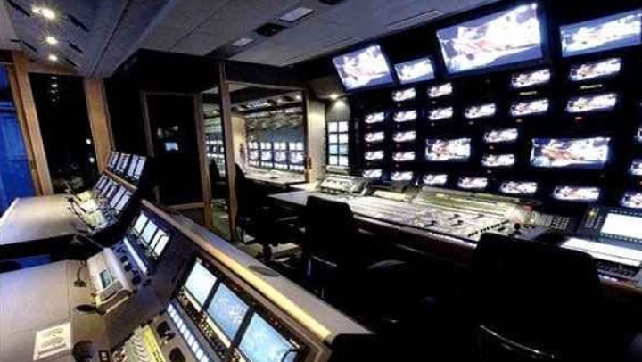 تعليق عددين لبرنامجين رياضيين بقناتي &quot;البلاد&quot; و&quot;دزاير توب&quot;