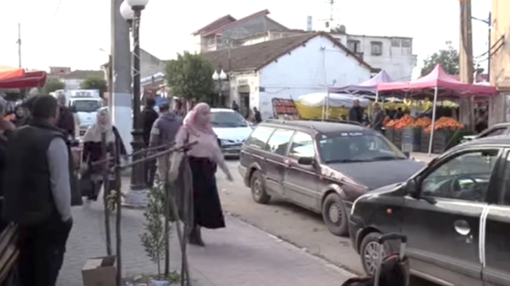 حركة كثيفة بمحلات المواد الاستهلاكية