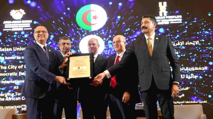 وهران تنتزع جائزة أحسن وجهة سياحية صاعدة لسنة 2025