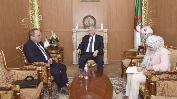 وزير المجاهدين يستقبل نوابا بالبرلمان