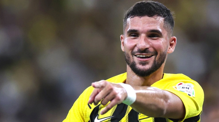 مدرب "الاتحاد" السعودي يمنح أدوارا جديدة لعوّار