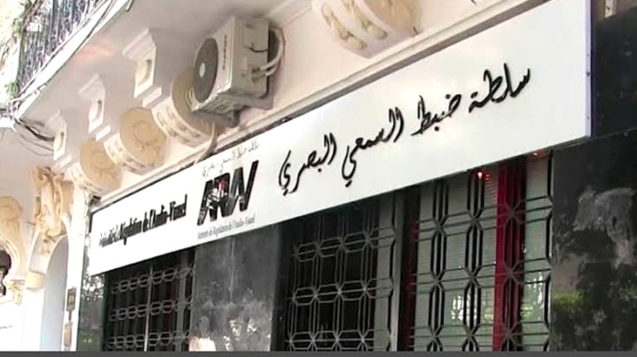 قنوات تخل بقواعد التعامل الإنساني مع الأزمات والمآسي