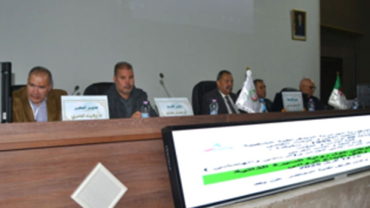 تشجيع الباحثين على إثراء الموضوع دراسة وتأليفاً