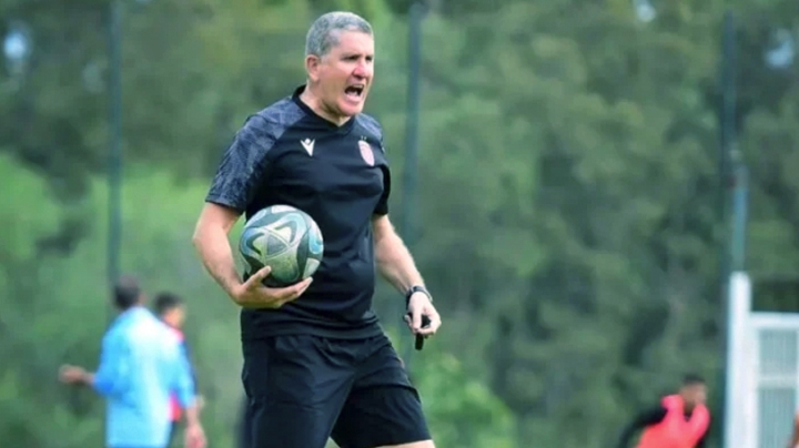 إدارة " الحمراوة" تقيل المدرب غاريدو