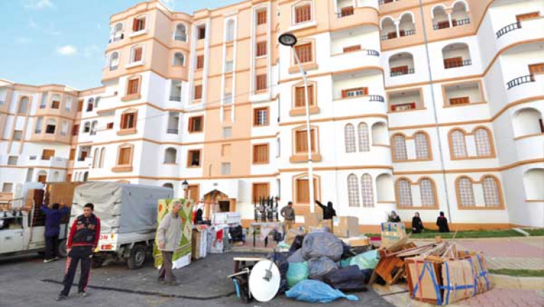 احتجاجات المقصين تمتزج بزغاريد المستفيدين