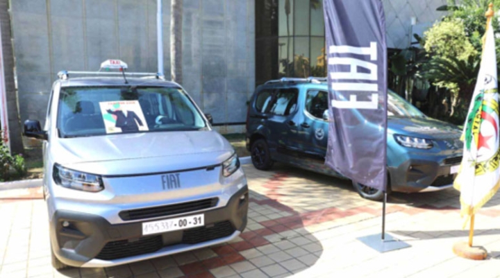 تسليم أول دفعة من مركبات &quot;فيات&quot; لسائقي سيارات الأجرة