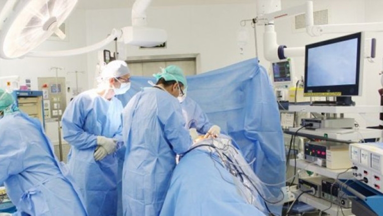 50 طلبا شهريا لفتح العيادات الخاصة