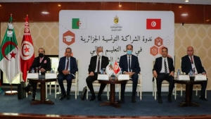 وزير التعليم العالي والبحث العلمي عبد الباقي بن زيان ونظيره التونسي منصف بوكثير