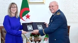  اللّواء محمد الصالح بن بيشة، الأمين العام لوزارة الدفاع الوطني - سعادة سفيرة كندا في الجزائر السيّدة فيتلاوفر روبين لين