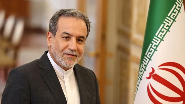 إيران تعلن عن فتح مضيق هرمز