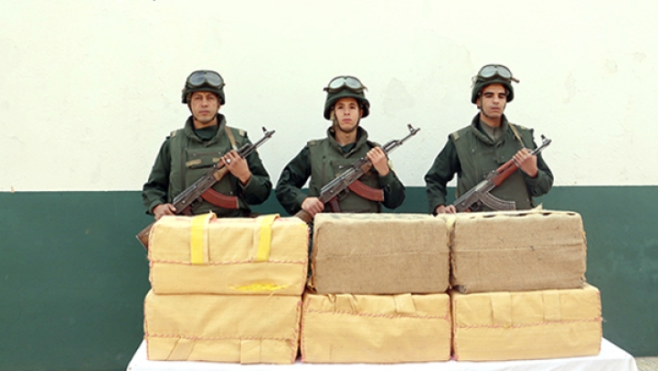 إحباط محاولات إدخال قرابة 4 قناطير من الكيف عبر الحدود مع المغرب