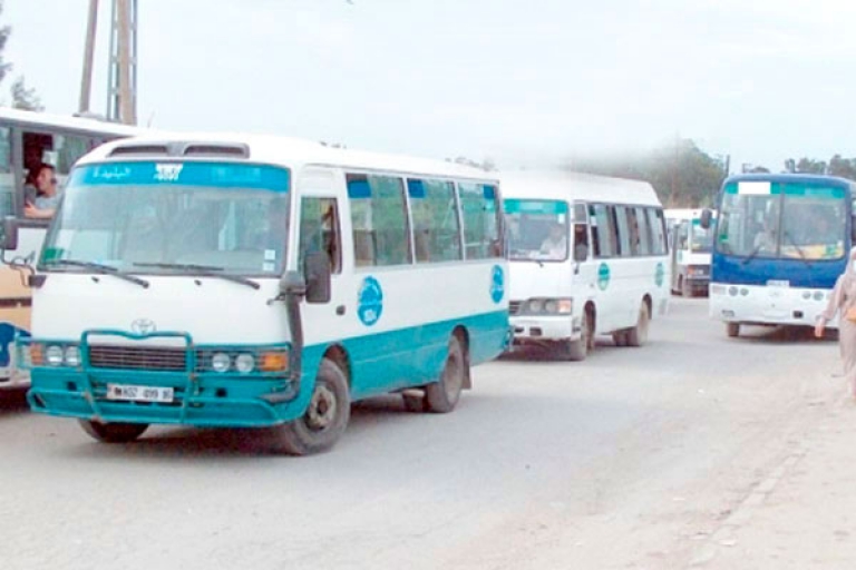 سكان عدة بلديات يشكون غياب محطات المسافرين