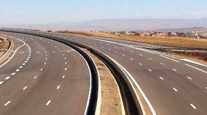 تسليم مشروع ازدواجية الطريق الوطني رقم 20