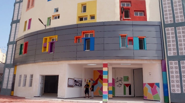 السكان يطالبون بالنقل والمجمع المدرسي