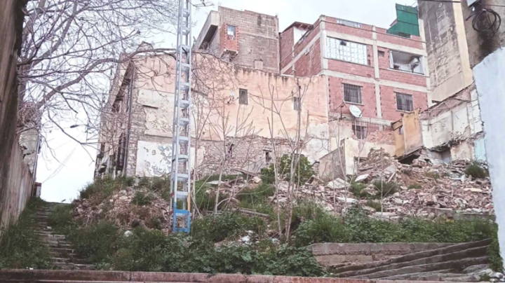 سكان قيطوني عبد المالك يطالبون بانتشالهم من الخطر