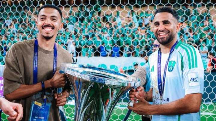 مستقبل غامض لرياض محرز مع الأهلي السعودي