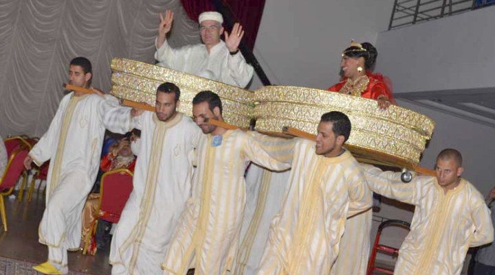 &quot;النقافات&quot;.. حارسات التقاليد بلمسة عصرية
