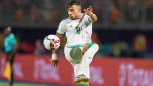 "الكاف" تشيد بالمهارات الفنية ليوسف بلايلي