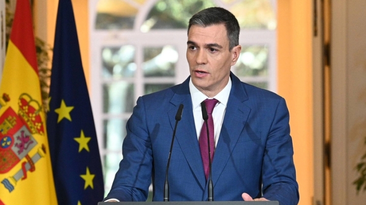 سانشيز يرافع عن موقفه الرافض للانتهاكات الصهيونية