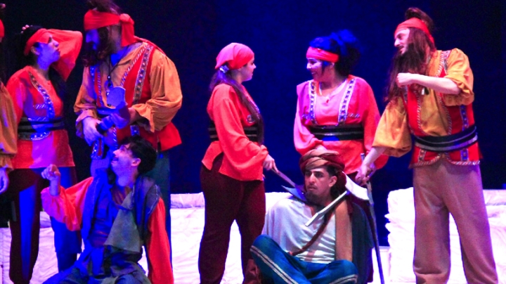 إعادة تشكيل جماليات العرض المسرحي