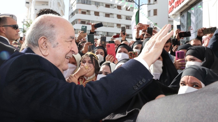 رئيس الجمهورية يحظى باستقبال شعبي كبير في قسنطينة