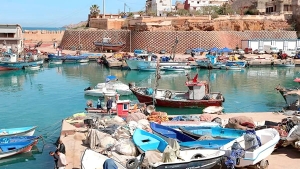ملاك 300 قارب صيد مطالبون بإخلاء الميناء في ظرف شهر