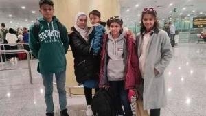 عائلة الإعلامي الفلسطيني وسام أبو زيد تحل بالجزائر