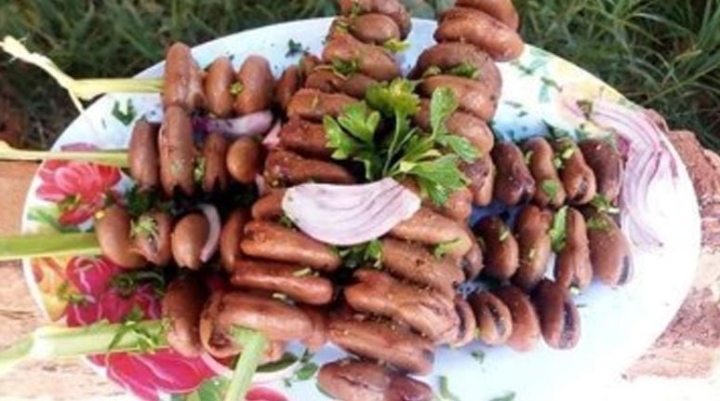طبق الفول التقليدي.. رمز للكرم والأصالة