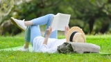 القراءة بين ظلال أمس وشواطئ اليوم