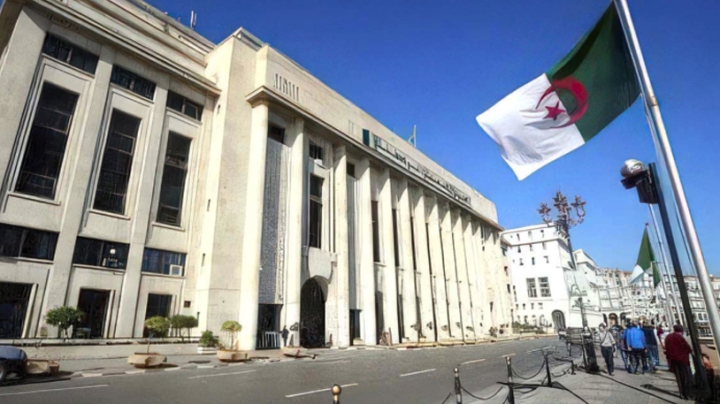 مناقشة النصين المتعلقين بالأحزاب السياسية والتنظيم الإقليمي