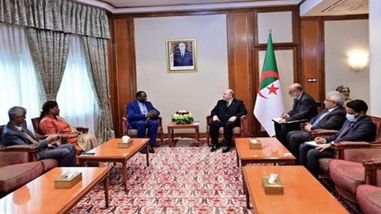 الوزير الأول يستقبل فريق مفوضية الاتحاد الإفريقي