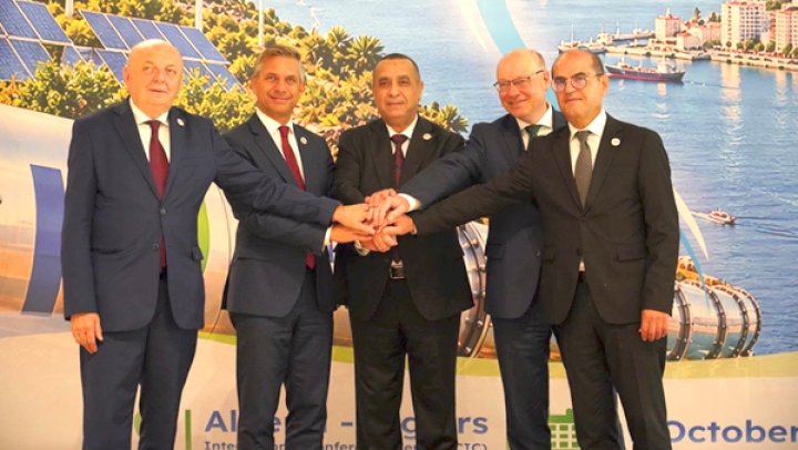 التوقيع على إعلان الجزائر لمشروع ممر الهيدروجين الجنوبي