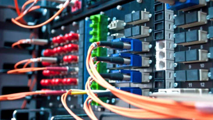 إنجاز 130 كلم من الألياف البصرية