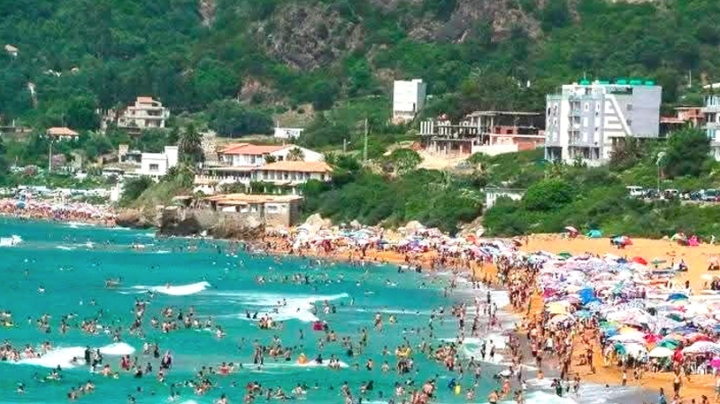 100 حافلة لضمان راحة المصطافين