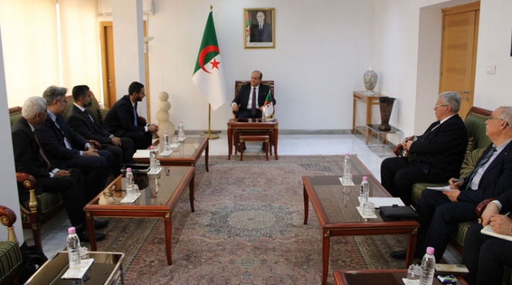 بعث مصنع "هيونداي" قريبا