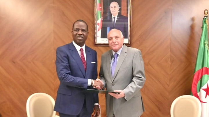 عطاف يستقبل السفير الجديد للكونغو بالجزائر
