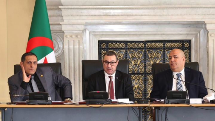 إعادة تنظيم الأحزاب وفق مبادئ الديمقراطية والشفافية