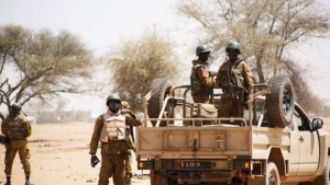 مقتل 16 جنديا في هجومين بشرق ووسط مالي