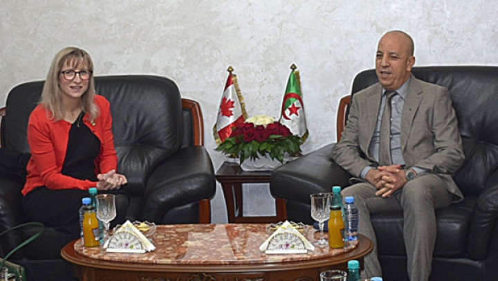 بحث التعاون الشرطي بين الجزائر وكندا