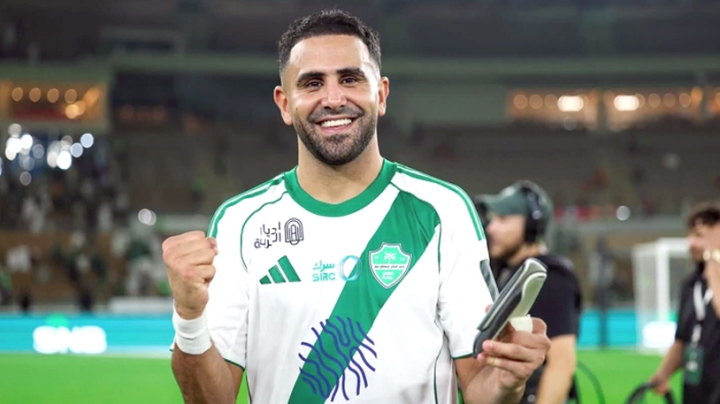 محرز يقود الأهلي السعودي للتأهل إلى نصف نهائي