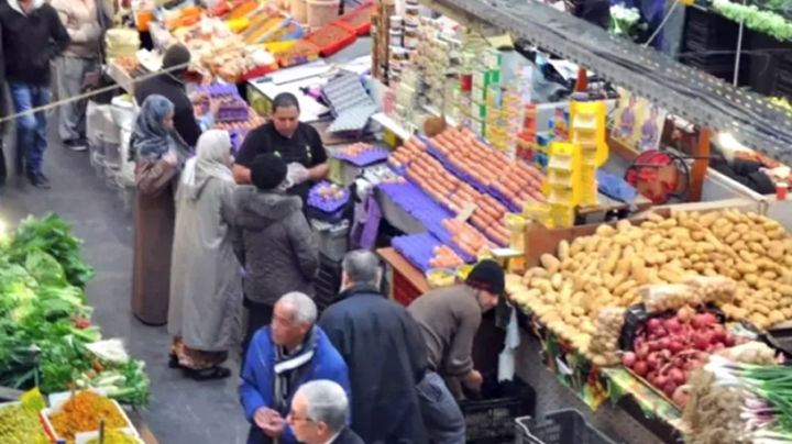 ازدحام وأصوات متعالية وروائح زكية تعبّق أجواء رمضان