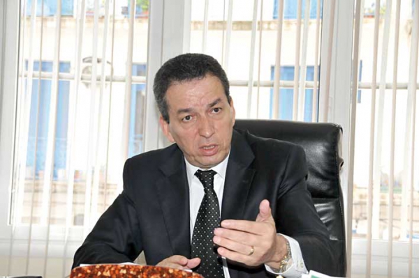 تنصيب فوجي عمل لعقلنة الواردات ومكافحة تهريب الأموال