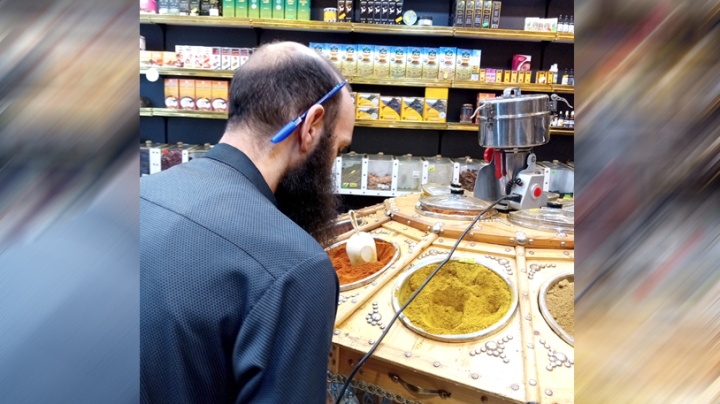 "أبو عائشة" حارس النكهة الجزائرية الضاربة في التاريخ