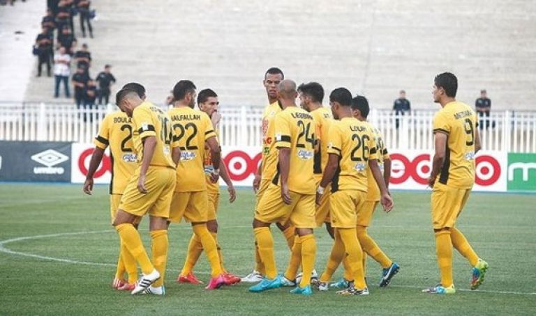 لاعبو اتحاد الحراش في إضراب